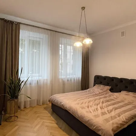 Luxury With Free Parking *