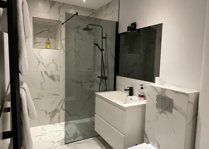 דירה Luxury With Free Parking קובנה