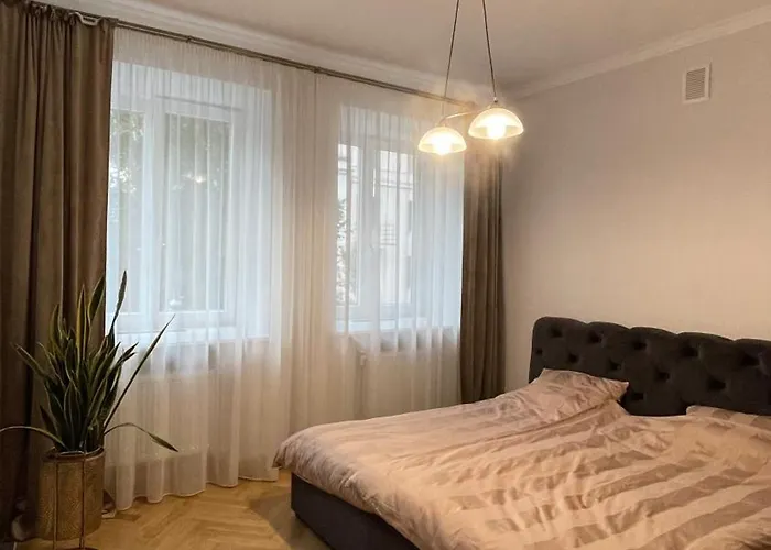 Luxury With Free Parking *